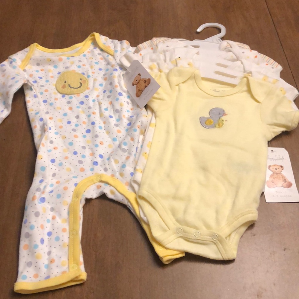 Gender neutral new with tags onesie bundle